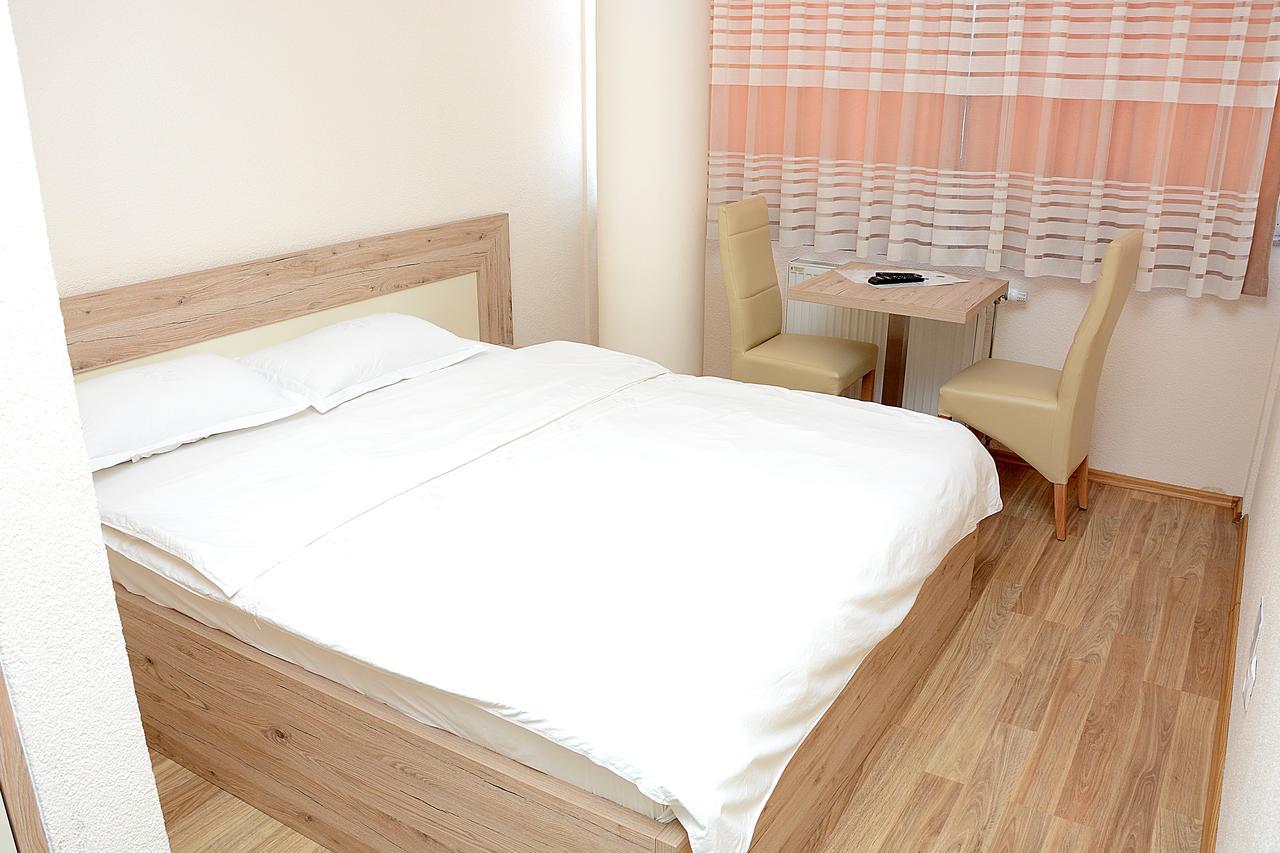 Bolero Hotel Ferizaj Exteriör bild